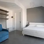 לינה וארוחת בוקר Ligure 4*