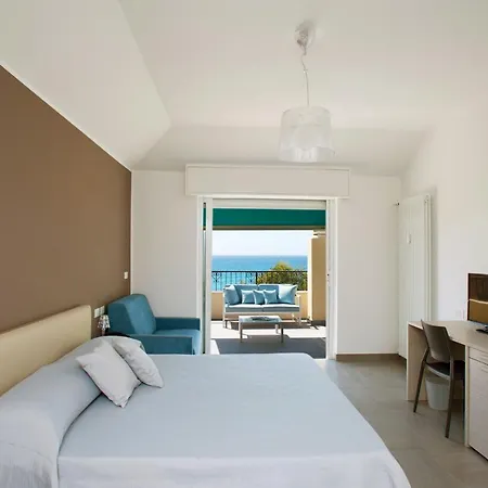 Ligure Oda ve Kahvaltı 4*