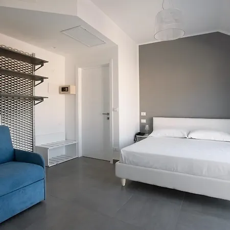 Oda ve Kahvaltı Ligure 4*